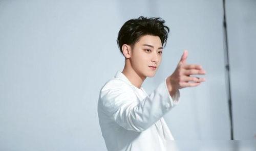 混迹娱乐圈的爆料,揭秘明星背后的故事与真相 第2张 混迹娱乐圈的爆料,揭秘明星背后的故事与真相 第2张